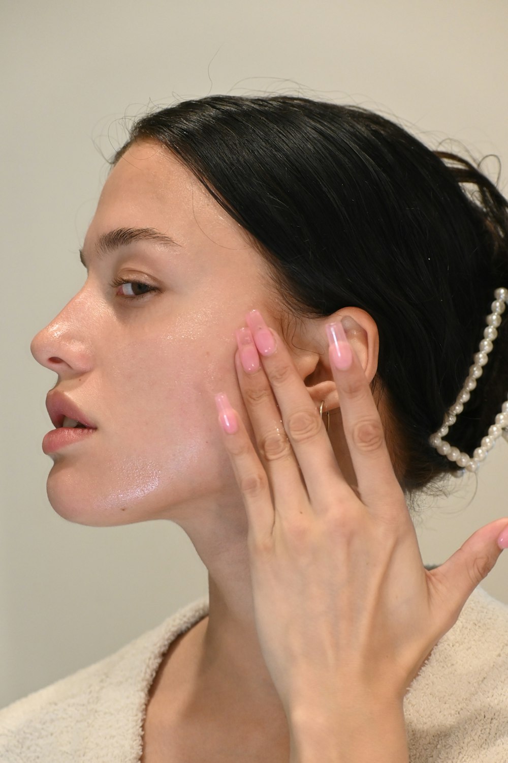 Applying essence to hydrated skin