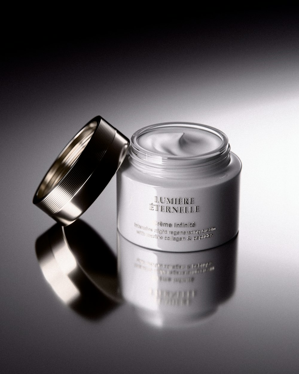 Night cream jar for the final sealing layer